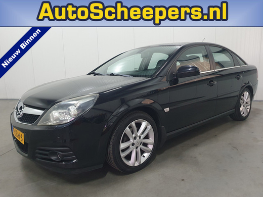 Opel Vectra GTS 1.8-16V Executive PANO/NAVI/PDC/TRHAAK/H.LEDER